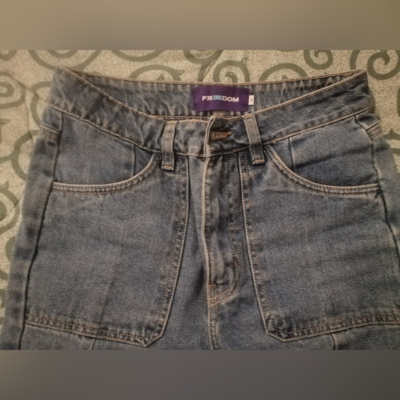 Jeans brand Freedom, size 8 like new, it has a lot of pockets, straight cut - Picture 2 of 3